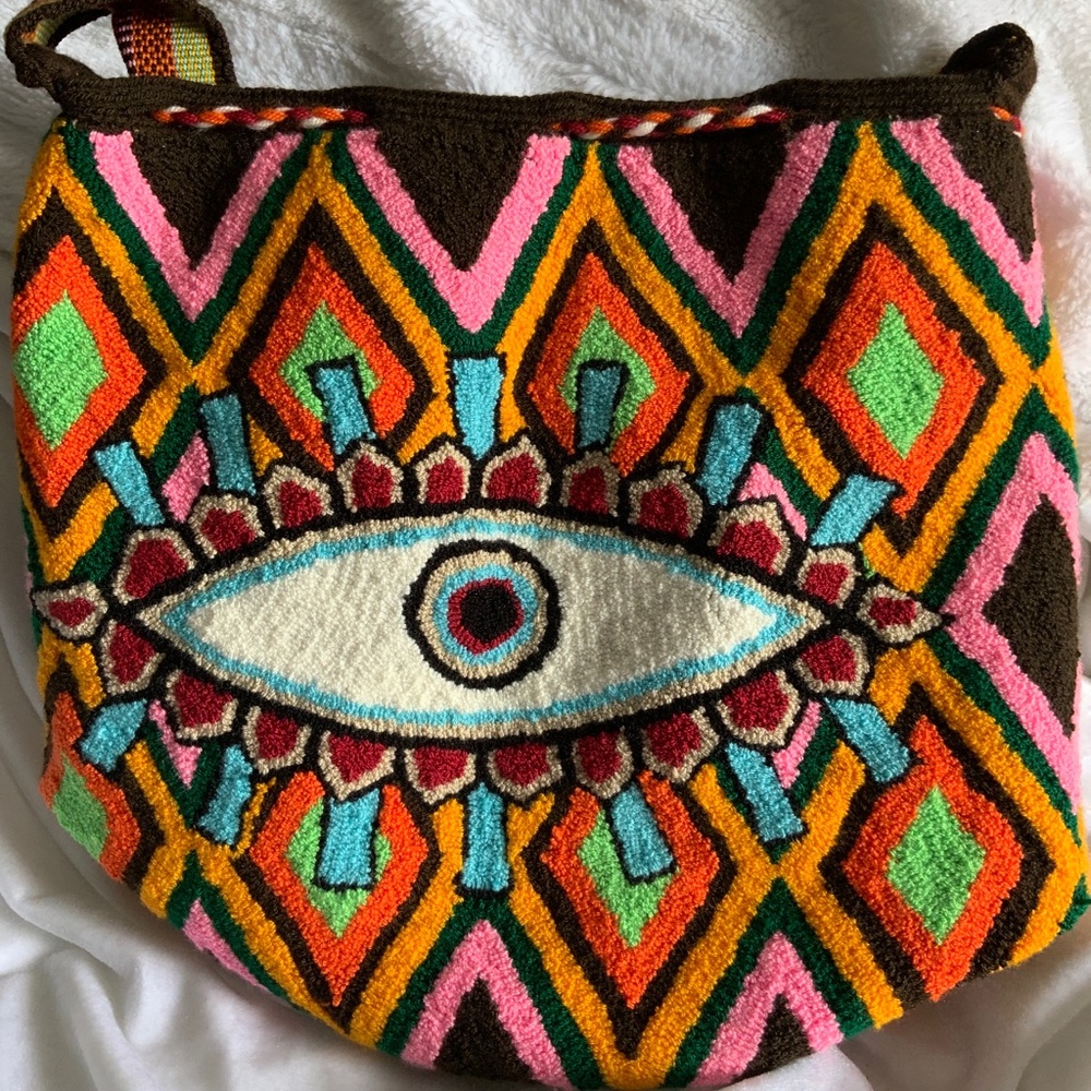 🆕Wayuu crossbody evil eye bucket!! Made in Colombia 🇨🇴
